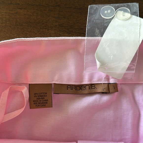 Skirt with small slits. - Picture 3 of 5